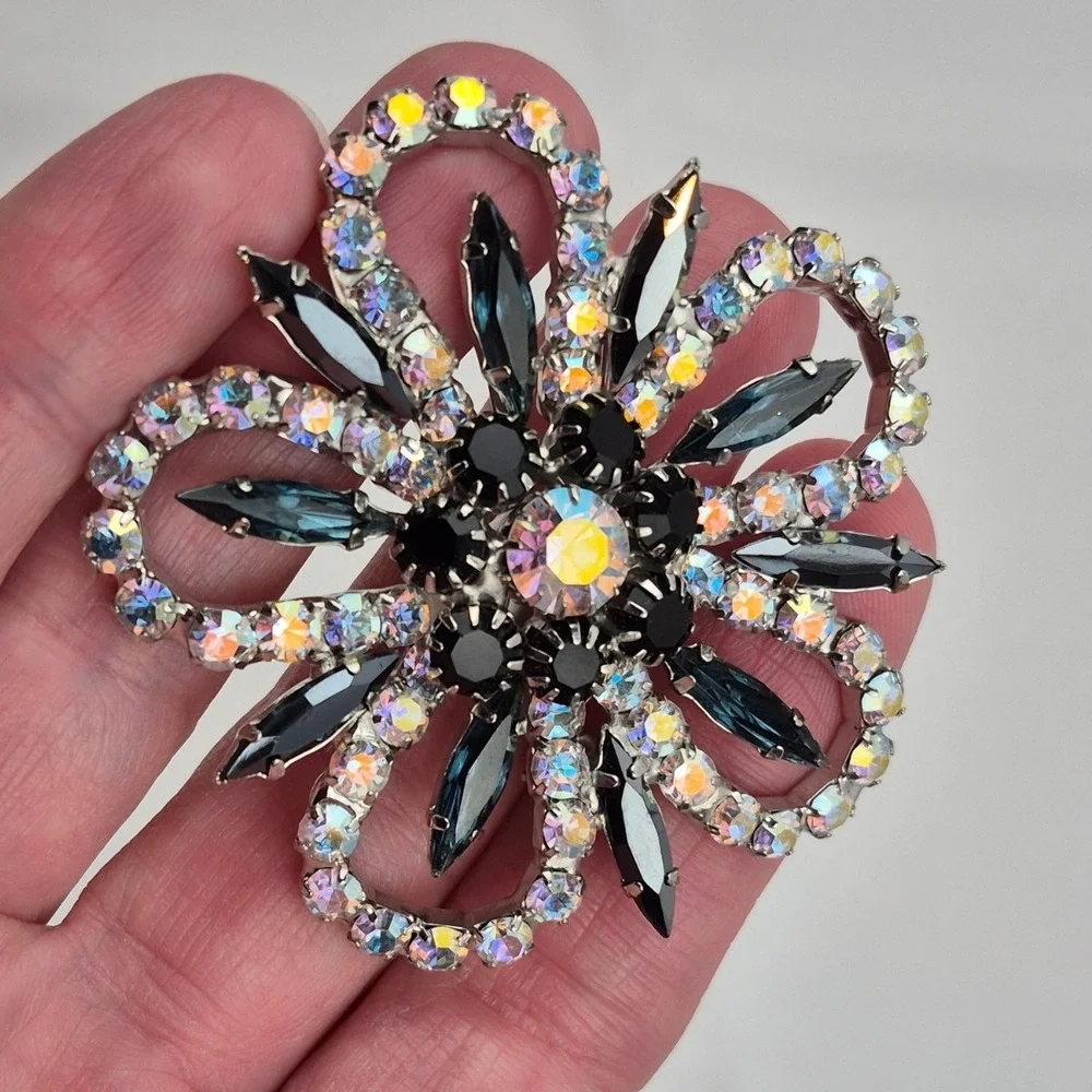 Vtg 60s Aurora‎ Borealis Rhinestone Brooch Pin 2.5